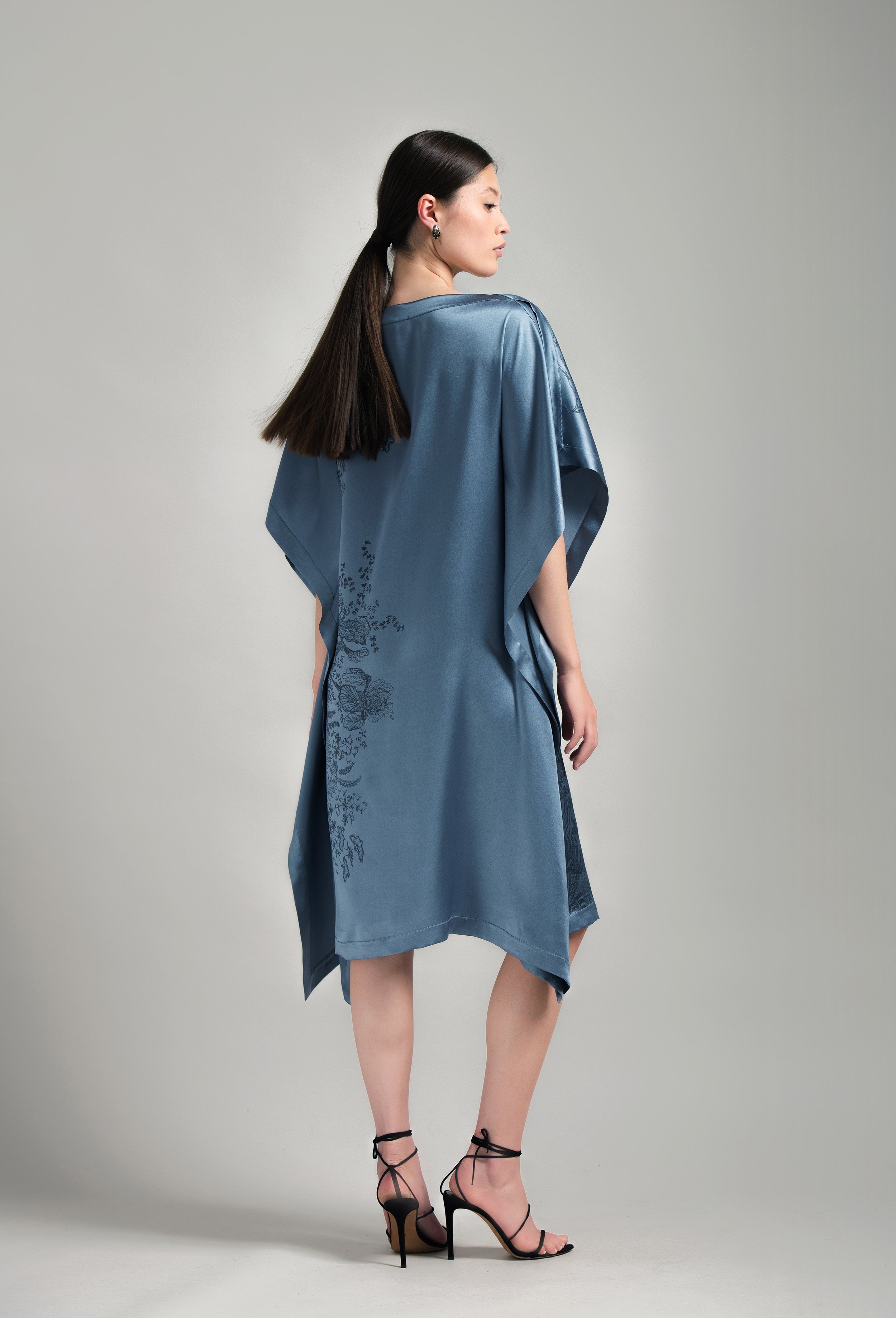 Made of silk and lace, explore the lingerie collection Winter 2026-27 from the house Carine Gilson with this Kaftan Dress with 2 Silk Carre in BlueStone print Silk 