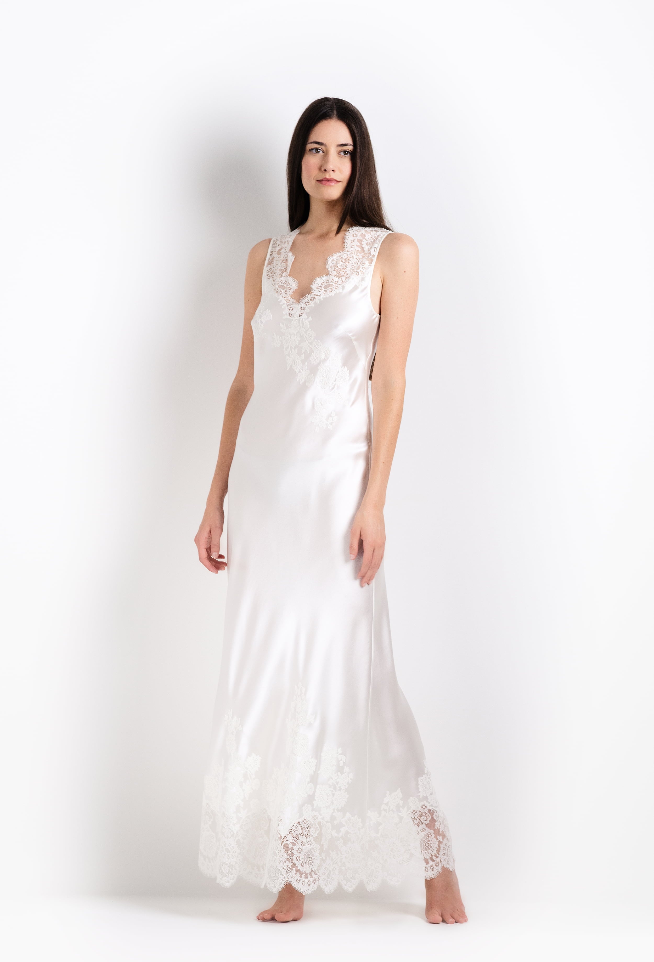 Be seduced by Carine Gilson most beautiful silk collection with this long silk dress v neckline in natural silk  with natural lace.