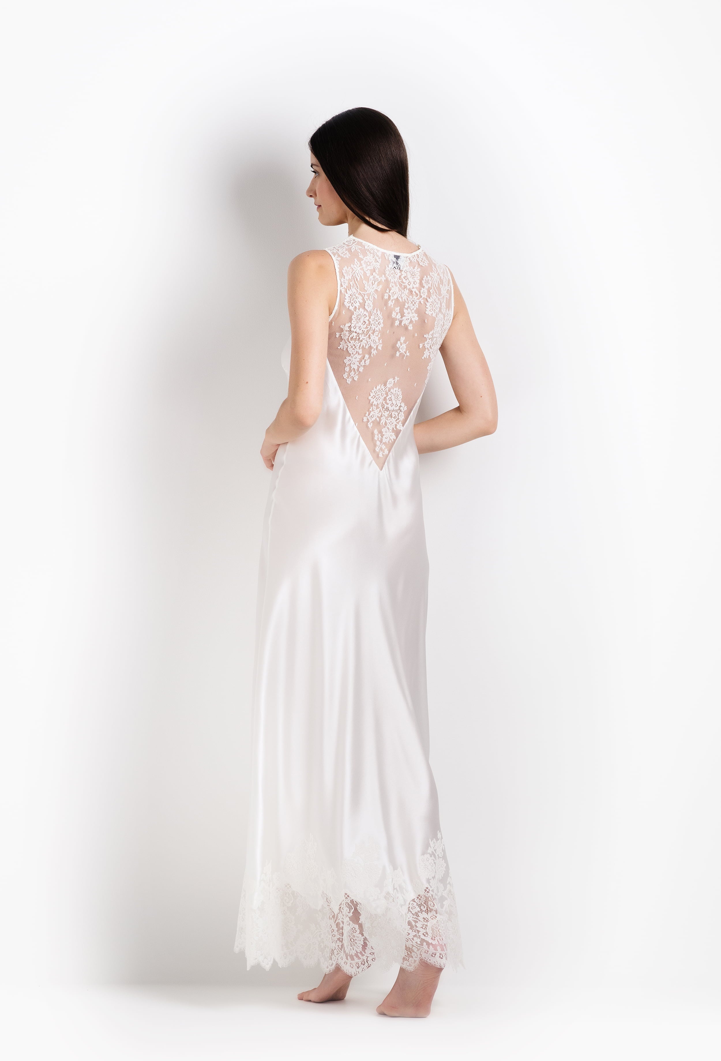 Be seduced by Carine Gilson most beautiful silk collection with this long silk dress v neckline in natural silk  with natural lace.