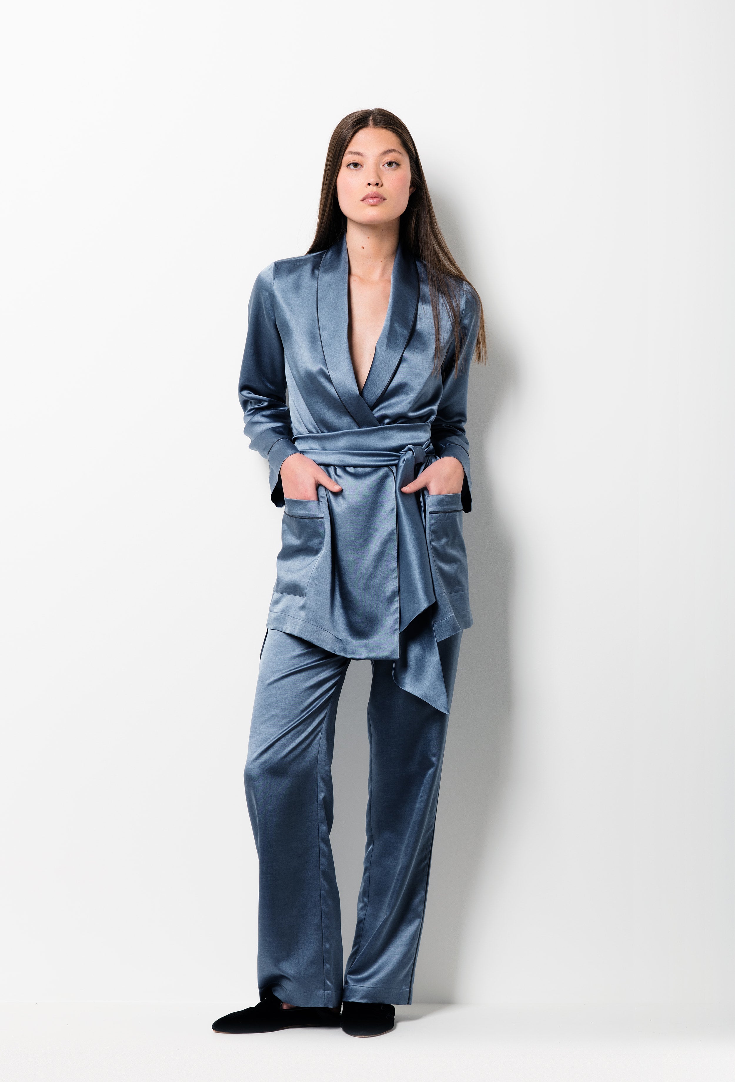 The Winter  2026-27 collection from the house Carine Gilson - The most beautiful couture loungewear to be discovered with this classic pants in Blue stone with contrast 