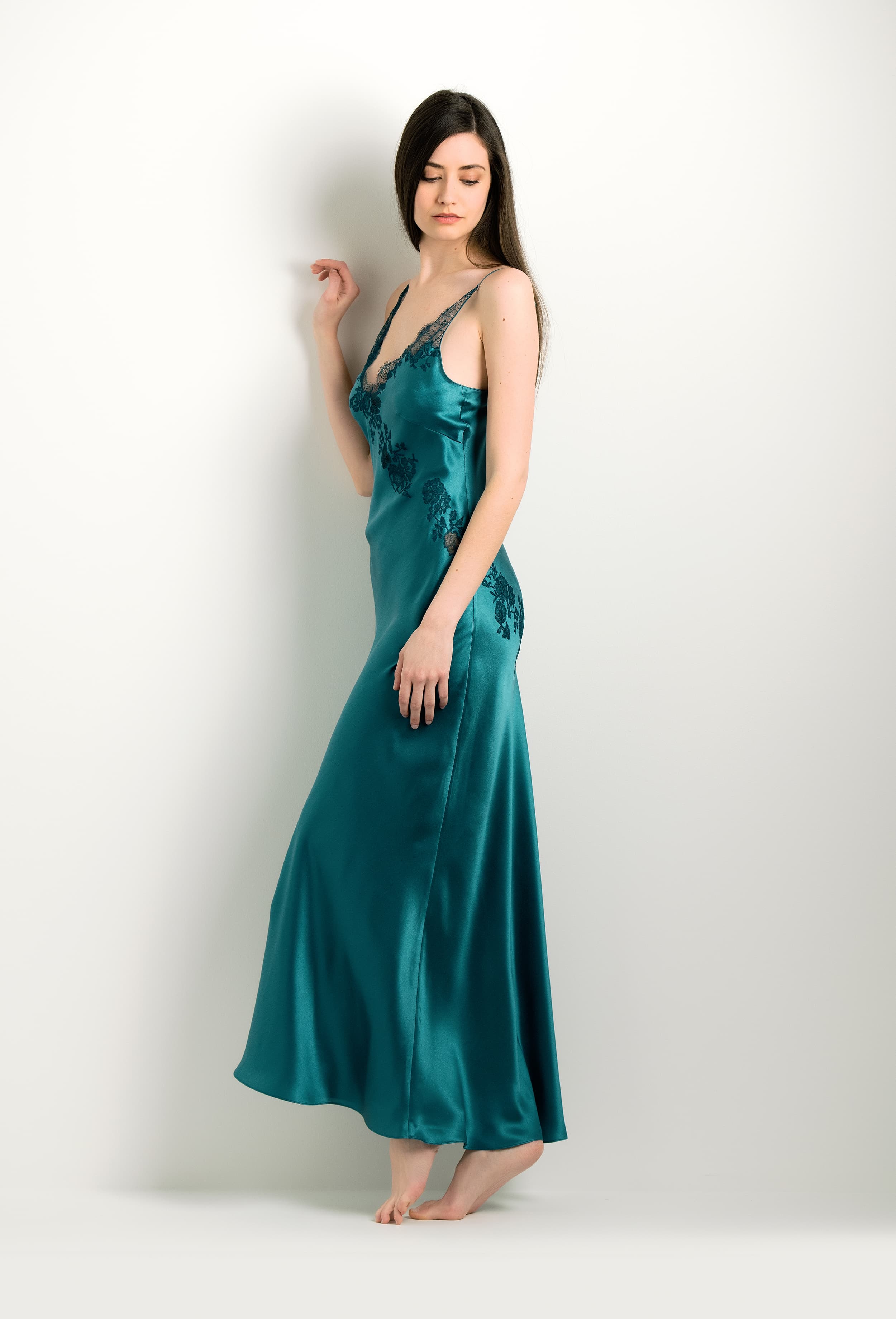 Enter Carine Gilson's world and the most beautiful silk lingerie with the 2024 winter collection and this Long Gown V Neckline in blue Silk with emerald green lace