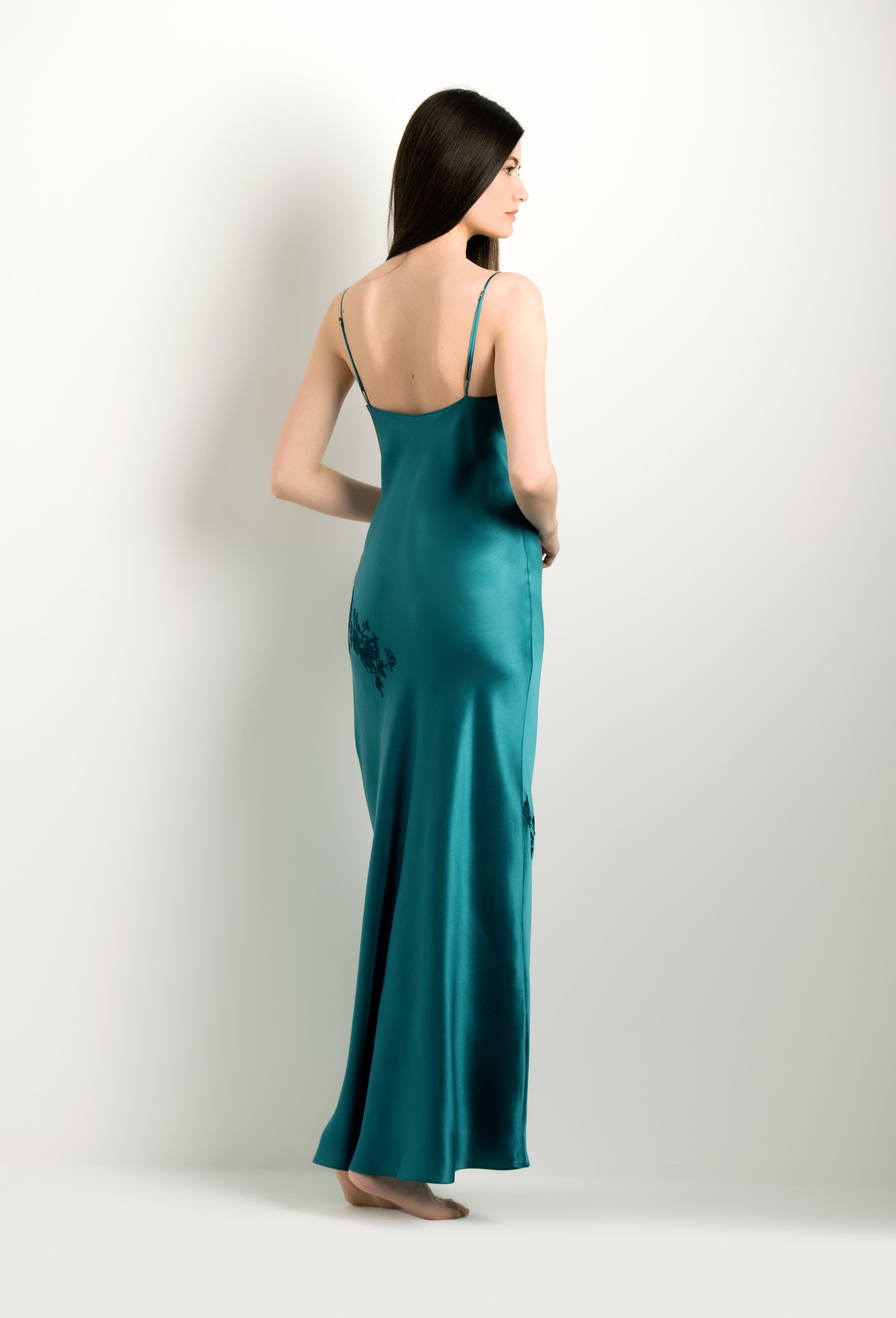 Enter Carine Gilson's world and the most beautiful silk lingerie with the 2024 winter collection and this Long Gown V Neckline in blue Silk with emerald green lace