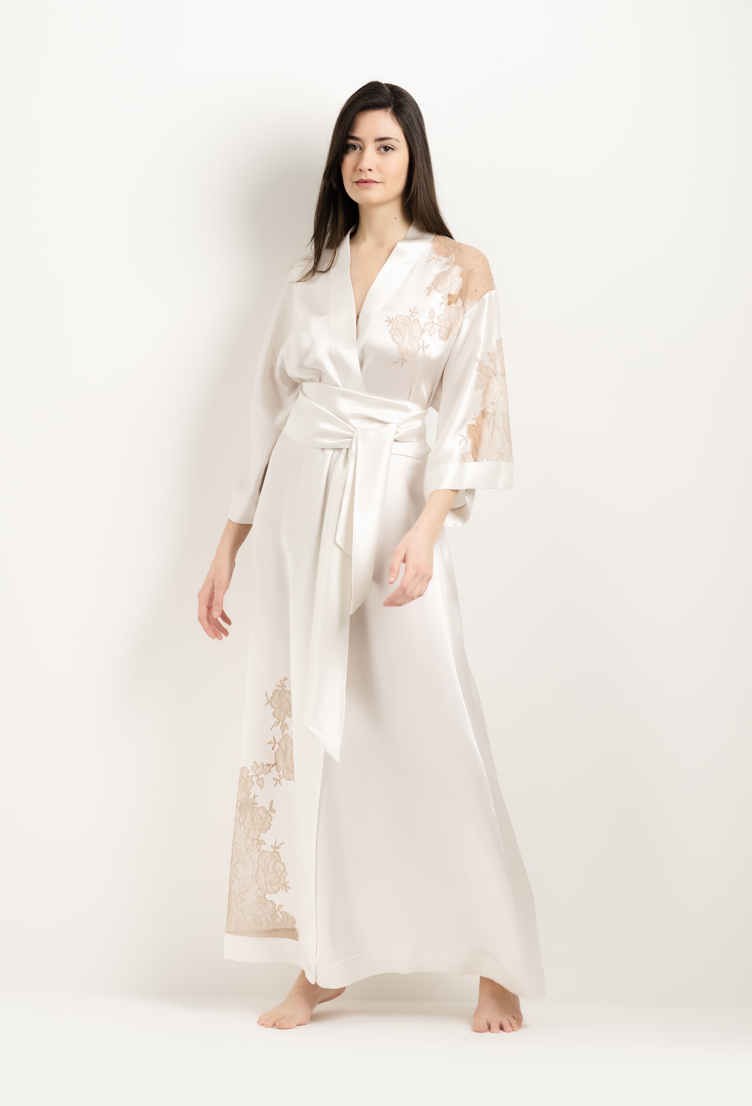 Enjoy the 2025 Winter collection of lingerie couture from the house Carine Gilson with this Long Kimono Classic Sleeves in ivory Silk  with Vison lace