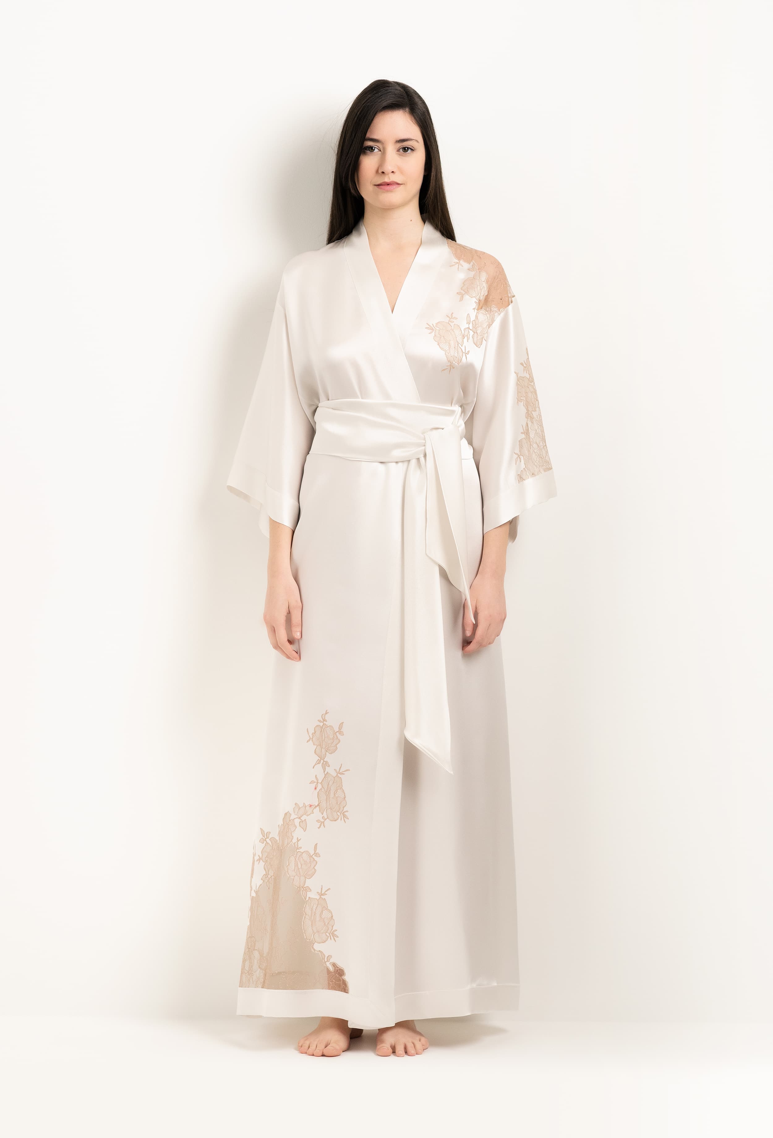 Enjoy the 2025 Winter collection of lingerie couture from the house Carine Gilson with this Long Kimono Classic Sleeves in ivory Silk  with Vison lace