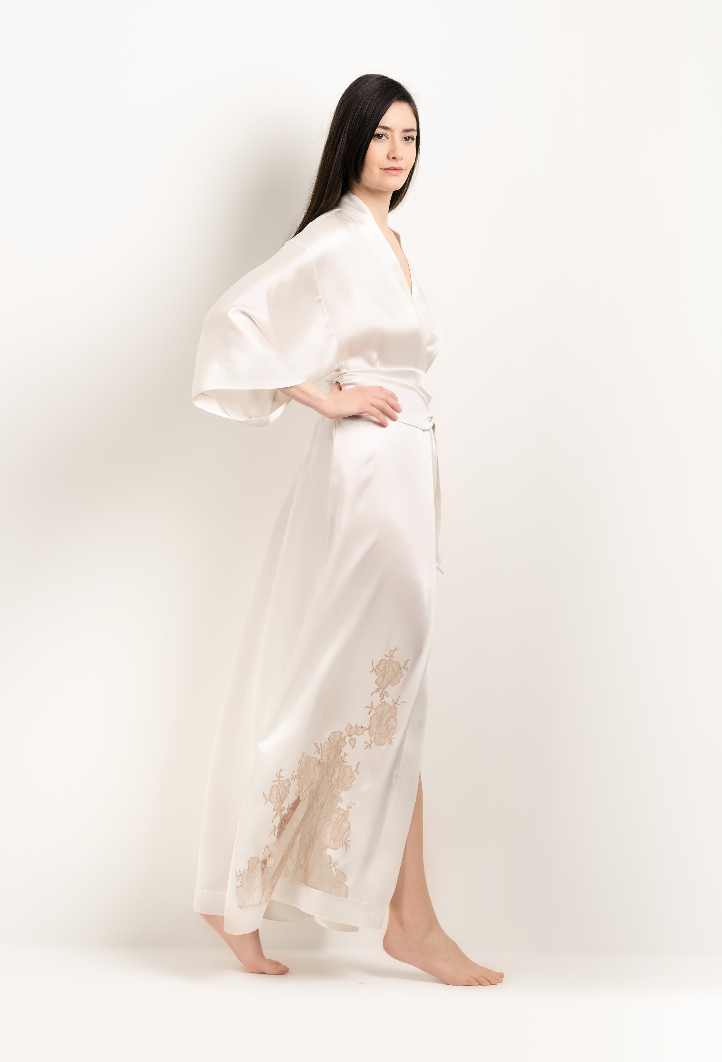 Enjoy the 2025 Winter collection of lingerie couture from the house Carine Gilson with this Long Kimono Classic Sleeves in ivory Silk  with Vison lace