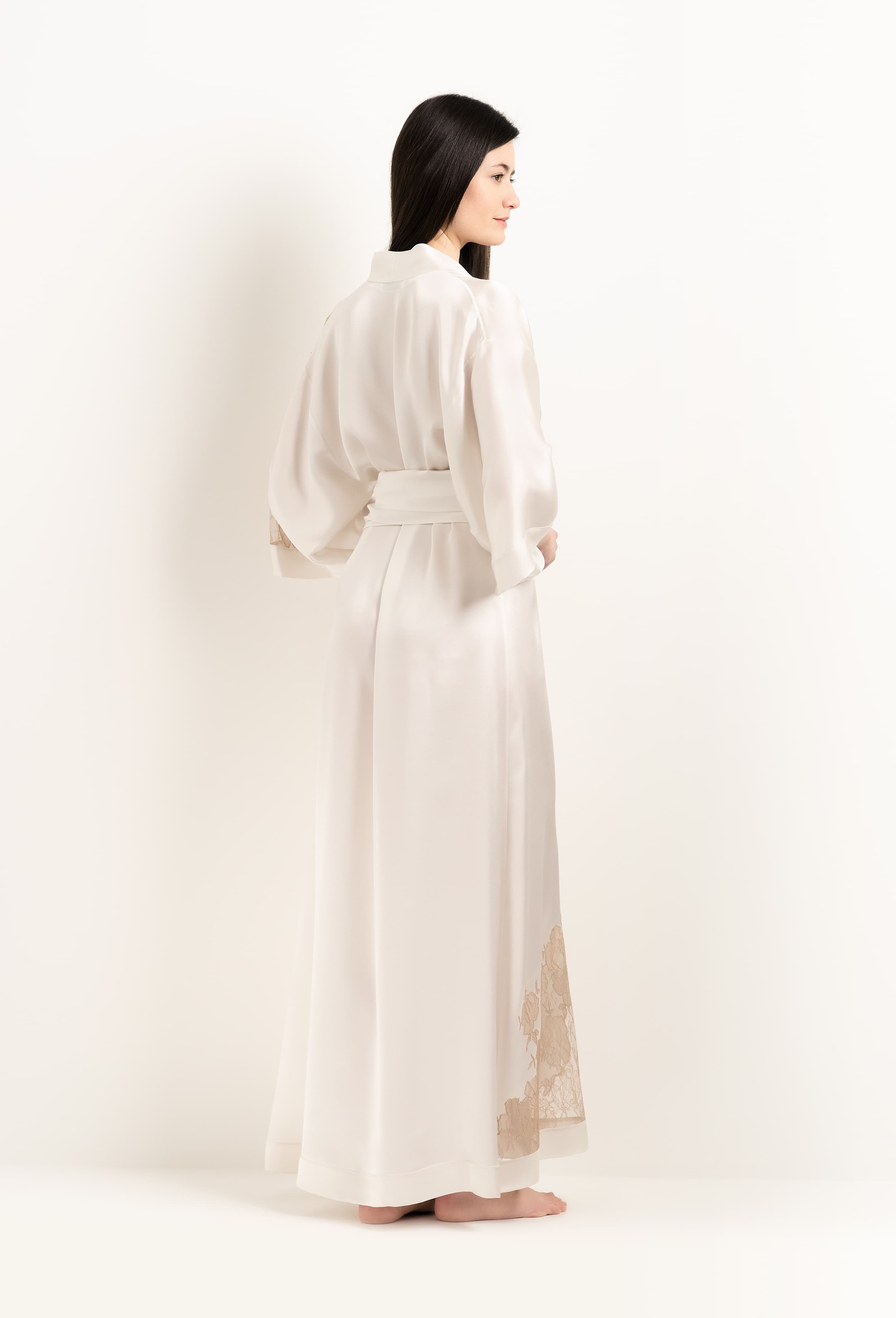 Enjoy the 2025 Winter collection of lingerie couture from the house Carine Gilson with this Long Kimono Classic Sleeves in ivory Silk  with Vison lace