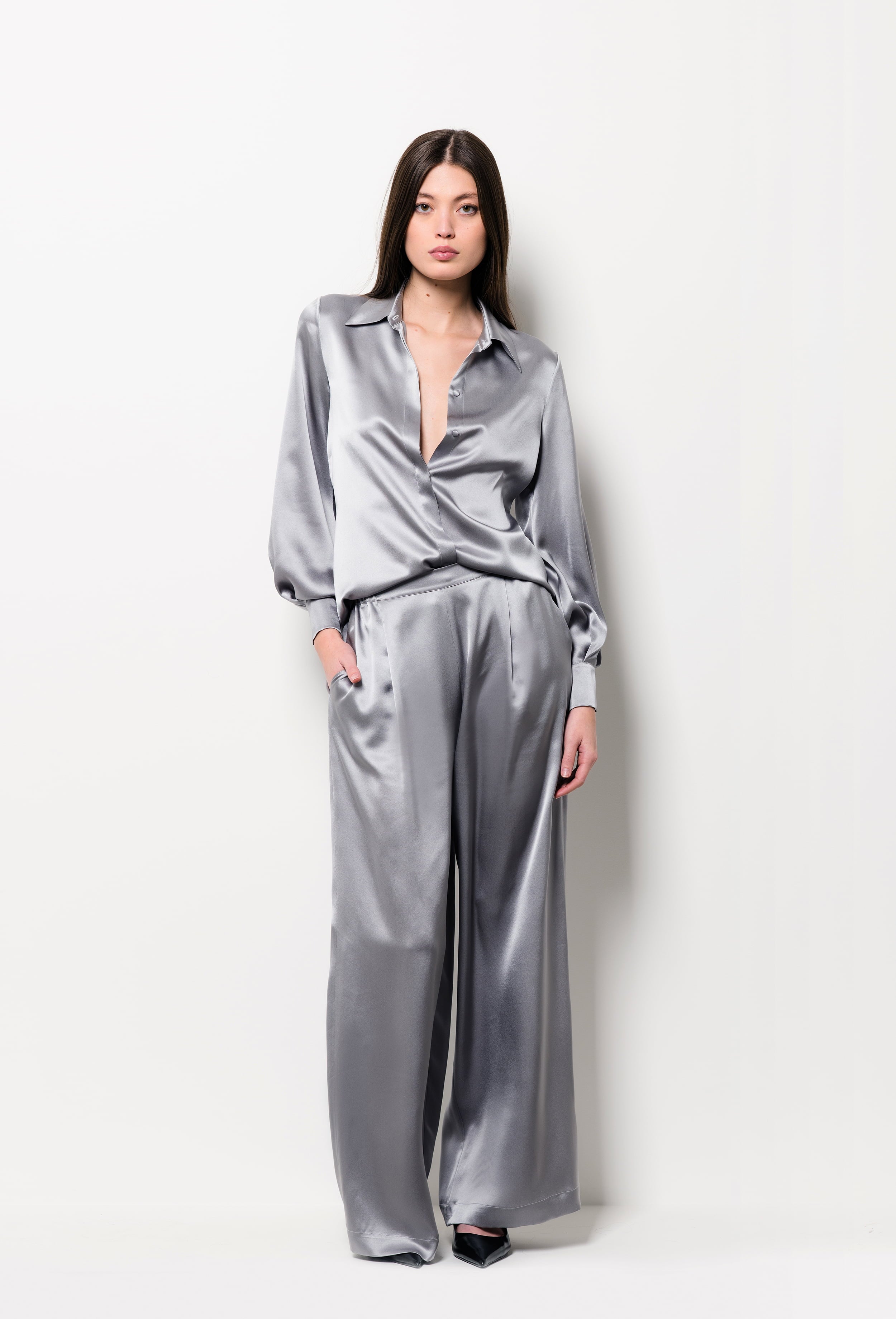 The Hiver 2026-27 collection from the house Carine Gilson - The most beautiful couture lingerie to be discovered with this Shirt With Balloon Sleeves in LeadGrey Silk 