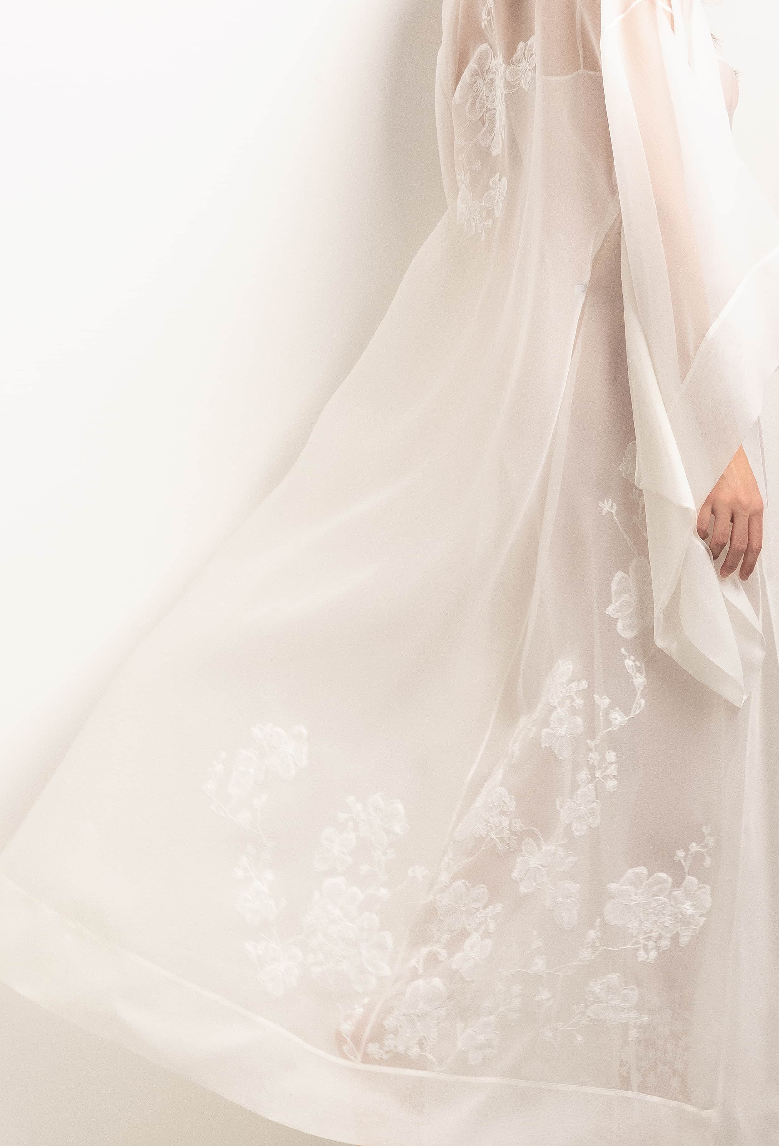 Discover the 2025 Summer collection of lingerie couture from the house Carine Gilson with this Long Kimono Butterfly Sleeves in Natural Silk  with Natural lace