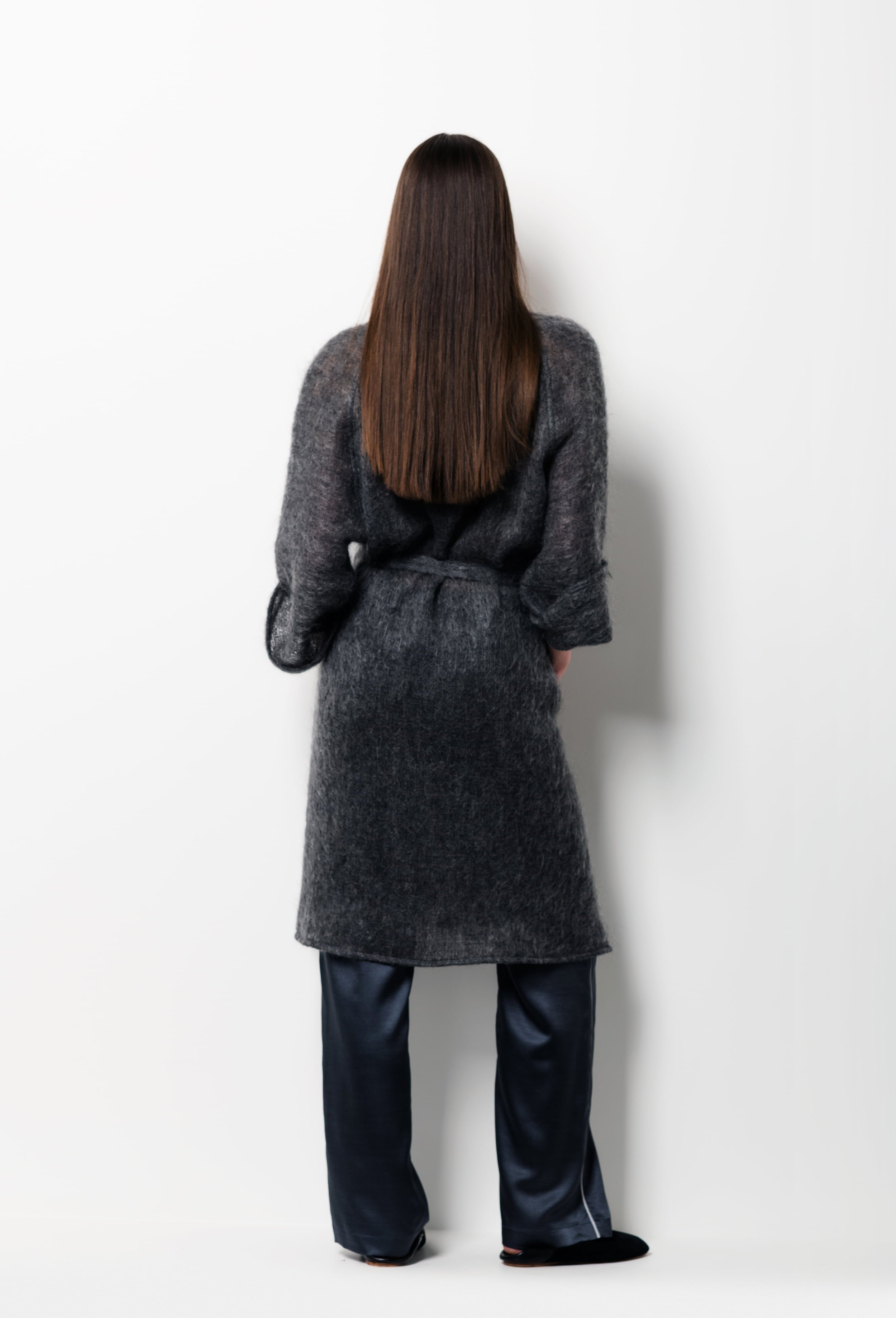 Made of mohair, explore the loungewear collection Winter 2026-27 from the house Carine Gilson with this raglan jacket in stormgrey tweed