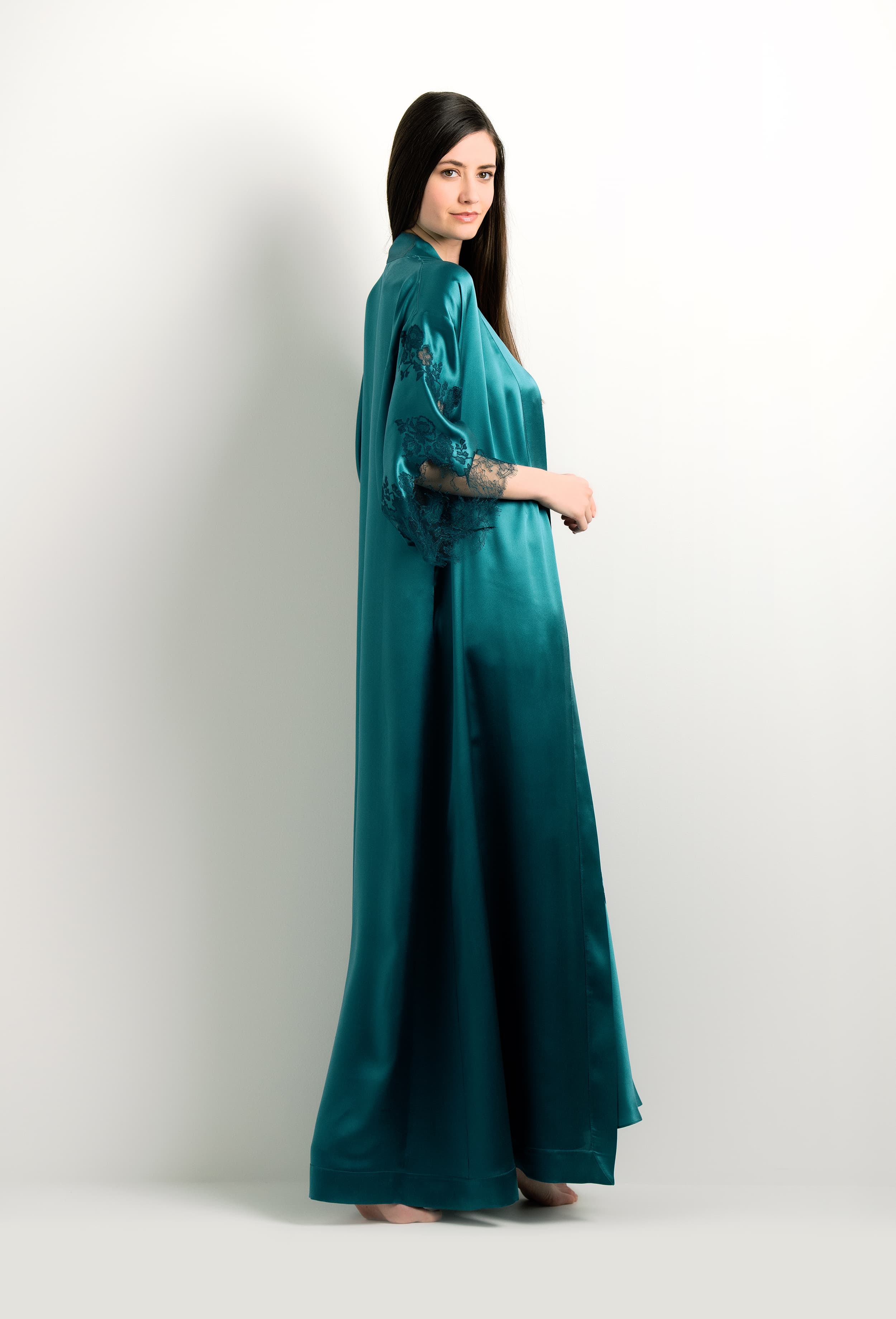 The 2024 winter collection from the house Carine Gilson - The most beautiful couture lingerie to be discovered with this Long Kimono Classic Sleeves in blue Silk with emerald green lace