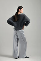 Discover the unique craftmanship of the belgian designer Carine Gilson in her atelier for the Winter 2026-27 collection with this oversize jumper in stormgrey