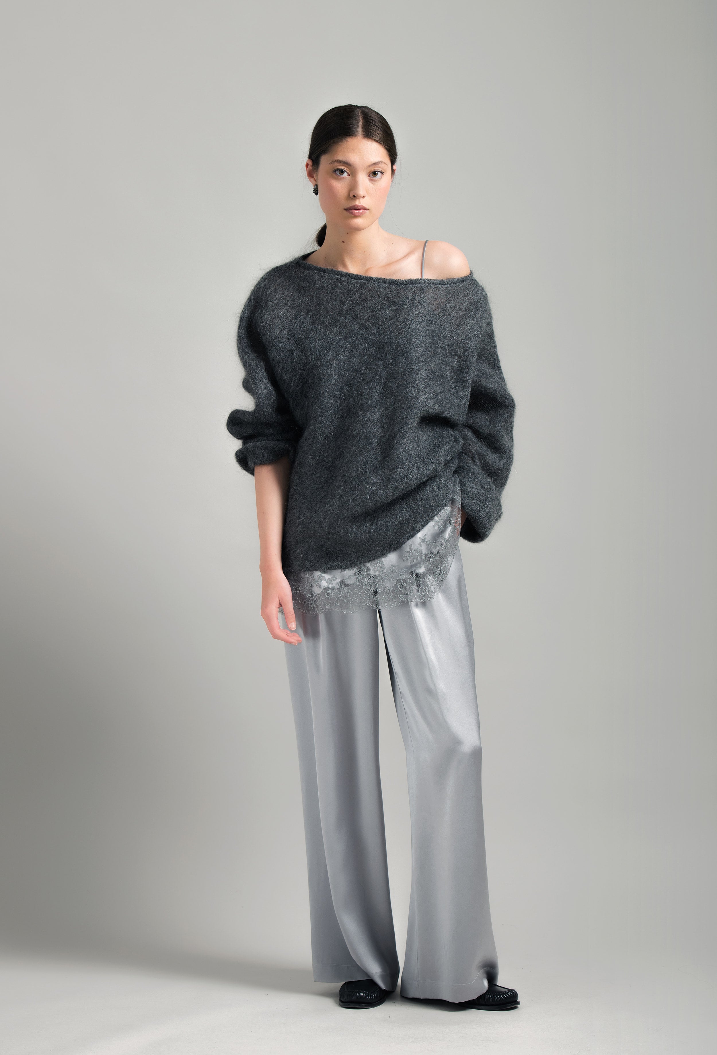 Enjoy the Winter 2026-27 collection of lingerie couture from the house Carine Gilson with this long sleeves oversize top in stormgrey mohair