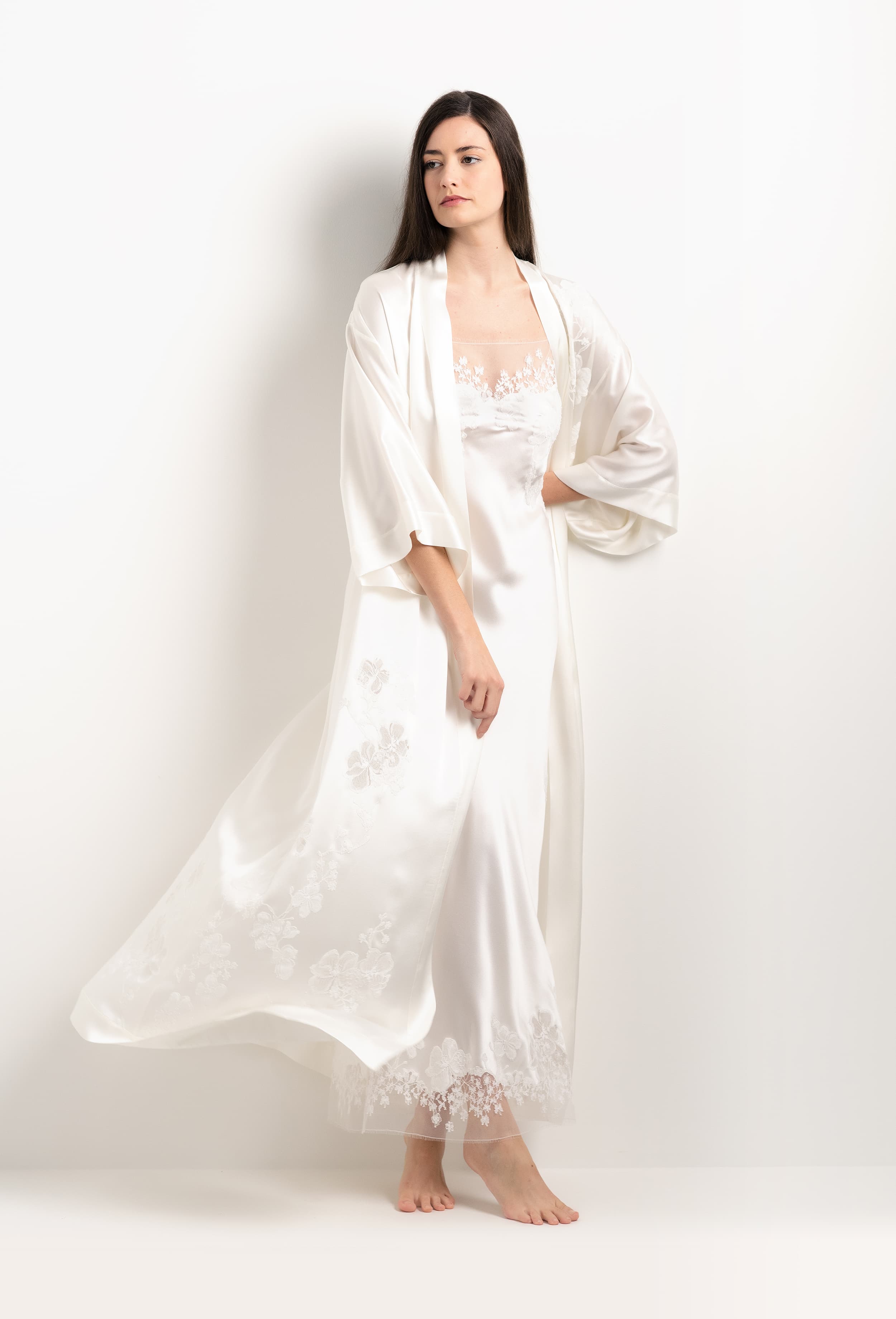 Discover the unique craftmanship of the belgian designer Carine Gilson in her atelier for the 2025 Summer collection with this Long Kimono Classic Sleeves in Natural Silk  with Natural lace