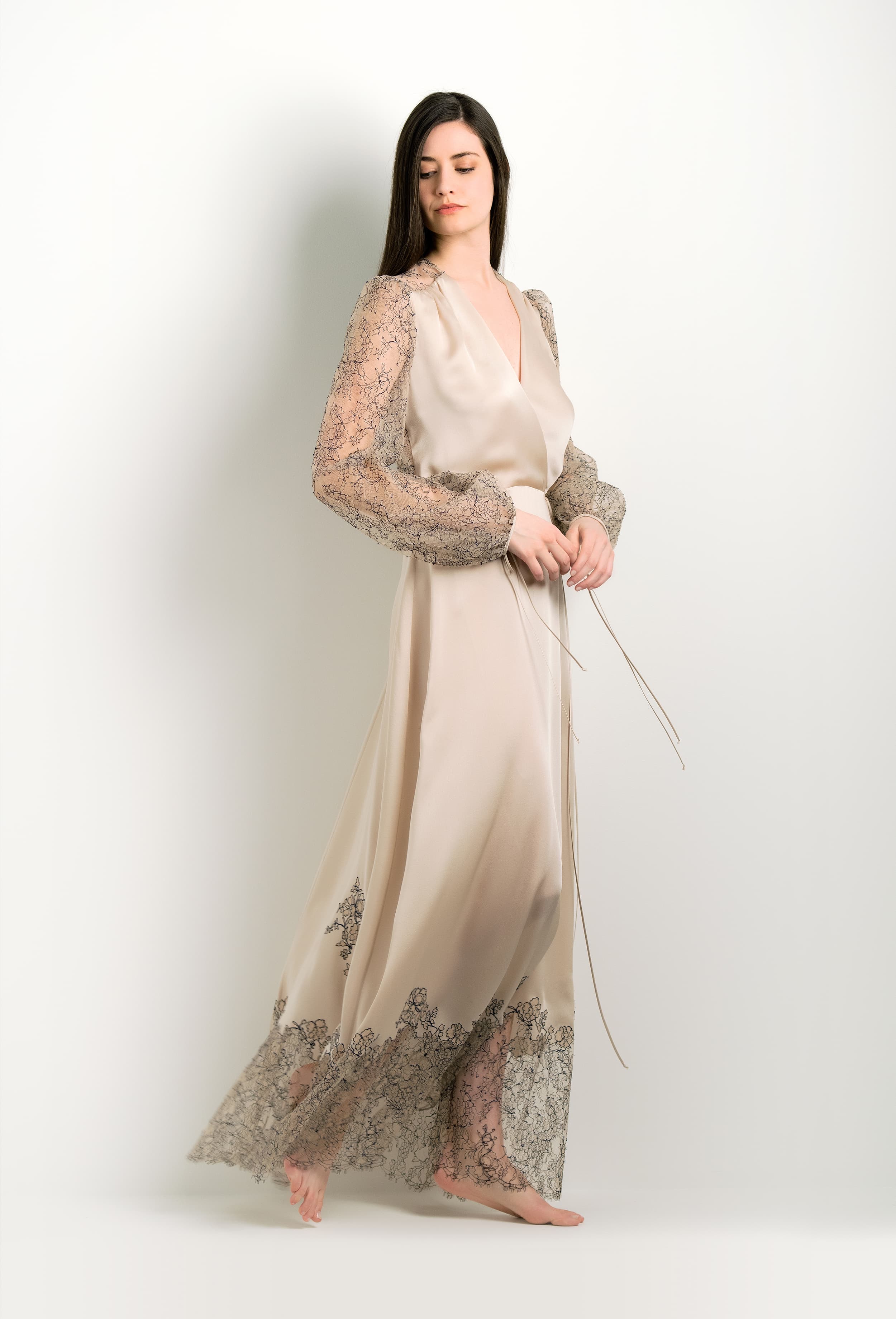 Discover the 2024 winter collection of lingerie couture from the house Carine Gilson with this Long Déshabillé Cache-Coeur Style Silk Satin in sand beige Silk with Beige Navy lace