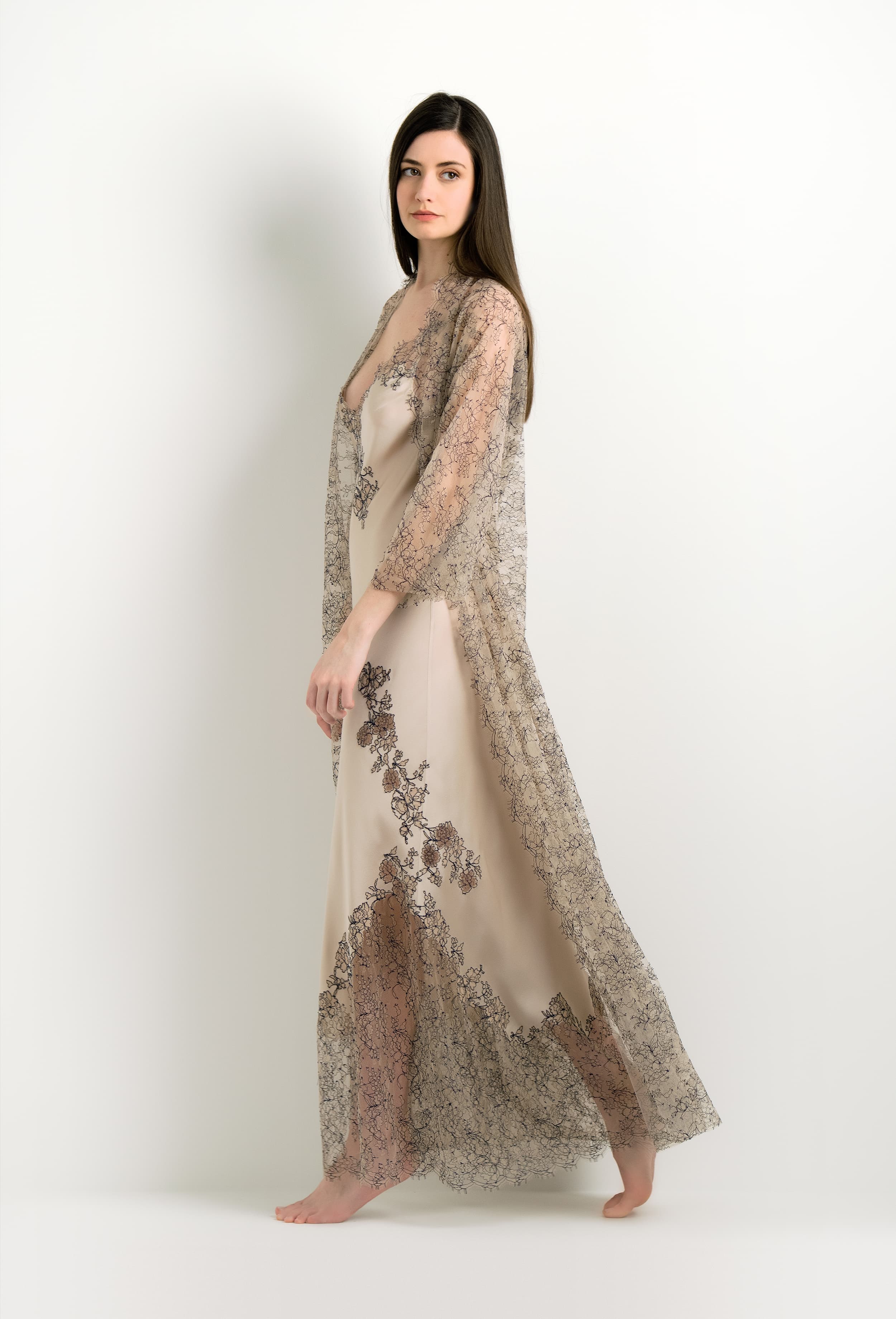 Made of silk and lace, explore the lingerie collection 2024 winter from the house Carine Gilson with this Long Kimono Raglan Style in sand beige Silk with Beige Navy lace