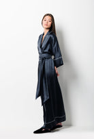 Enter Carine Gilson's world and the most beautiful silk lingerie with the Winter 2026-27 collection with this Long Kimono Classic Sleeves Large Collar in DarkGrey with contrast Silk 