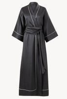 Enter Carine Gilson's world and the most beautiful silk lingerie with the Winter 2026-27 collection with this Long Kimono Classic Sleeves Large Collar in DarkGrey with contrast Silk 