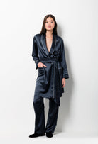 Made of silk and wool, explore the lingerie collection Winter 2026-27 from the house Carine Gilson with this Robe Classic Style 3/4 Length in DarkGrey with contrast Silk 