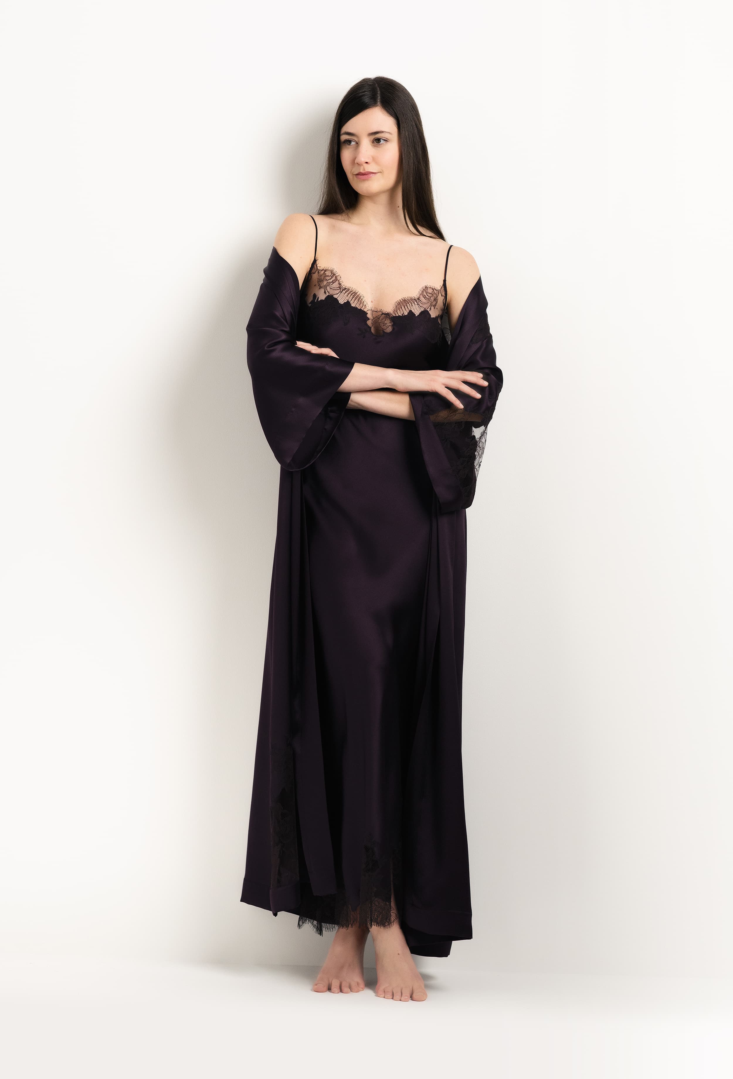 Discover the 2025 Winter collection of lingerie couture from the house Carine Gilson with this Long Kimono Classic Sleeves in Plum Silk with Ebony lace