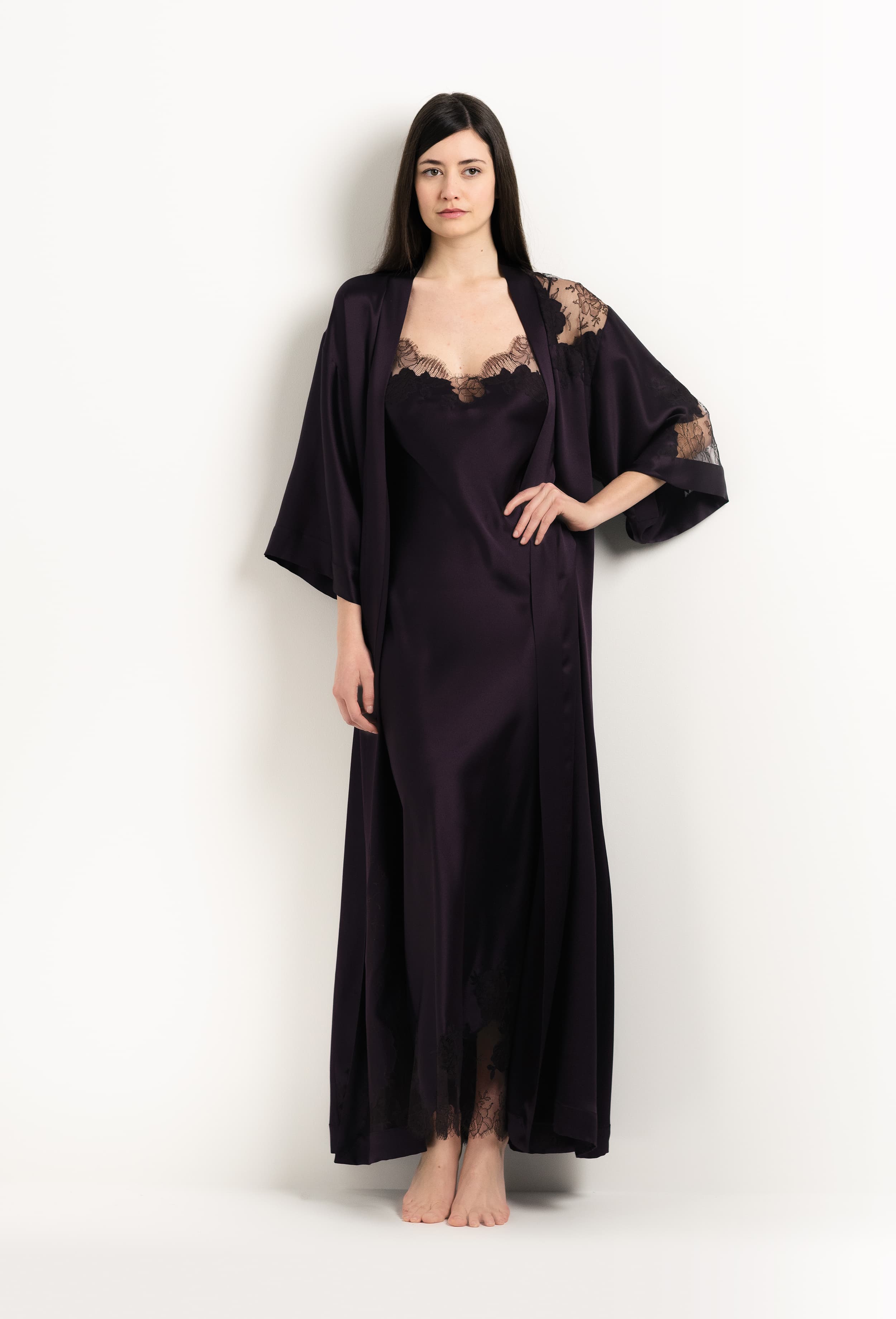 Discover the 2025 Winter collection of lingerie couture from the house Carine Gilson with this Long Kimono Classic Sleeves in Plum Silk with Ebony lace