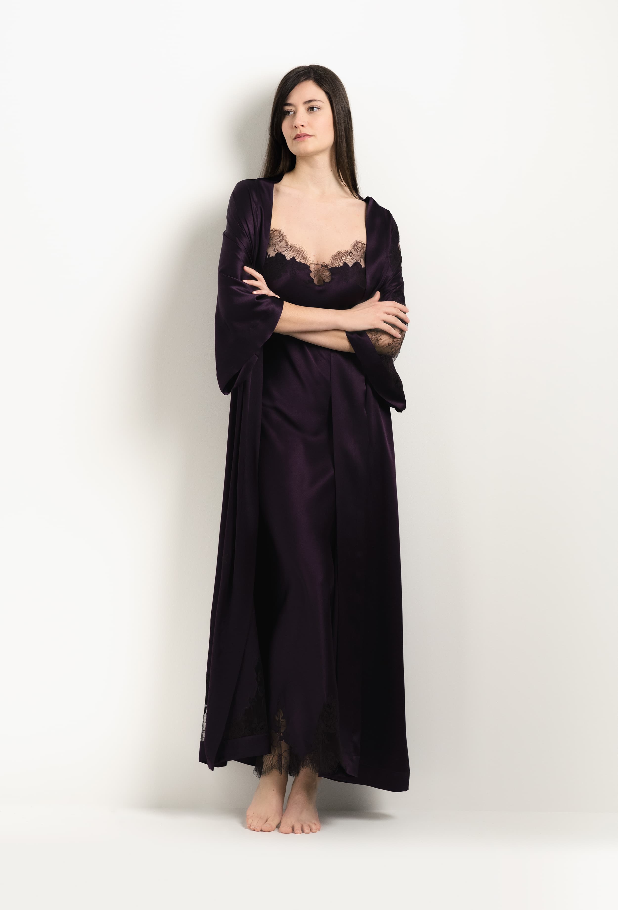 Discover the 2025 Winter collection of lingerie couture from the house Carine Gilson with this Long Kimono Classic Sleeves in Plum Silk with Ebony lace