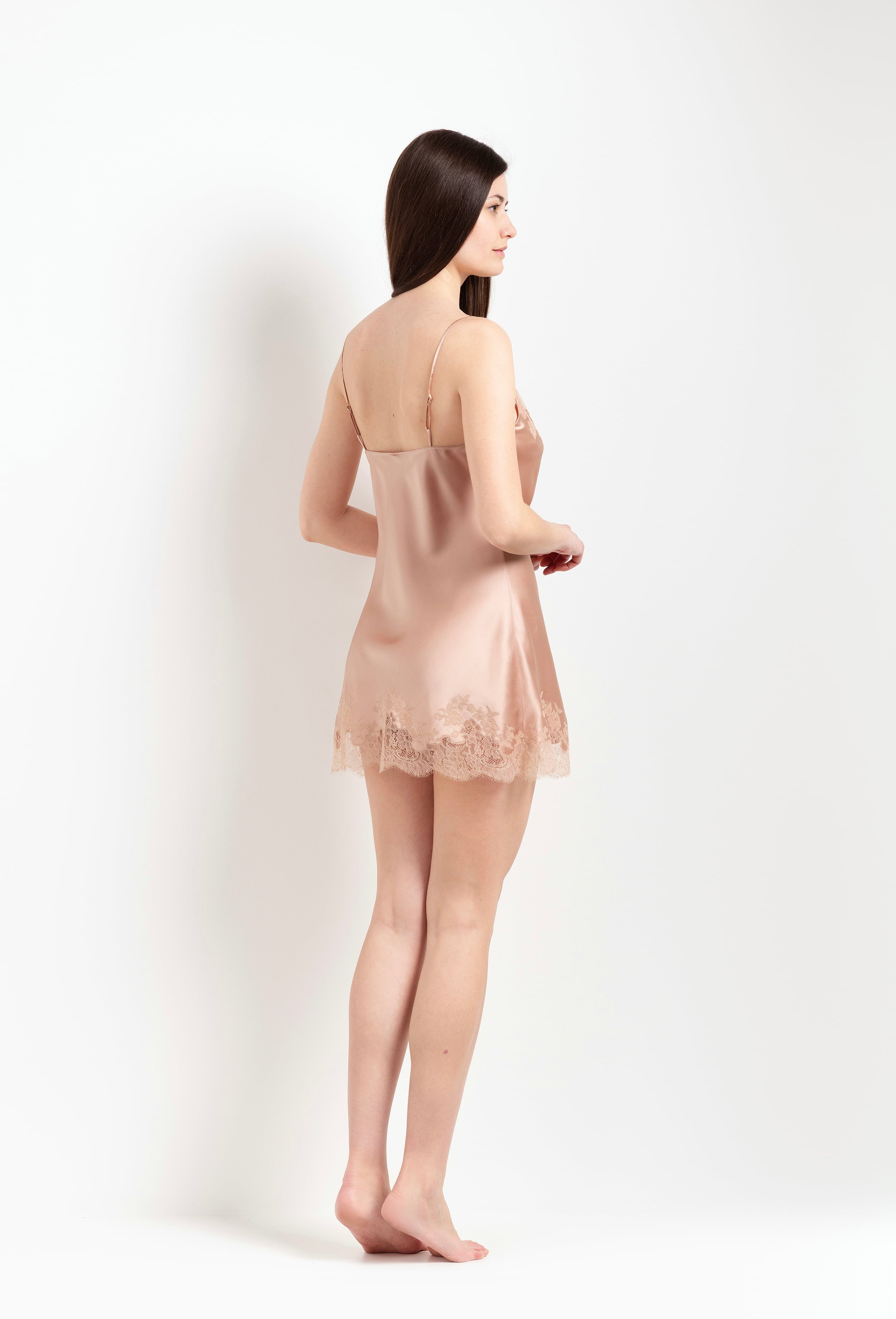 Enter Carine Gilson's world and the most beautiful silk lingerie with the Winter 2026-27 collection with this Babydoll Style Straight Neckline in Beige vison Silk  with Beige vison lace