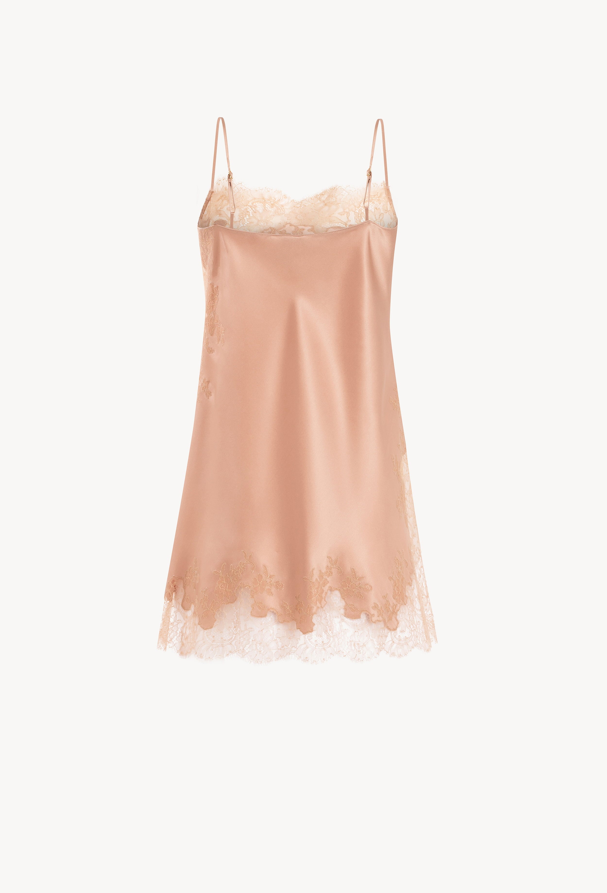 Enter Carine Gilson's world and the most beautiful silk lingerie with the Winter 2026-27 collection with this Babydoll Style Straight Neckline in Beige vison Silk  with Beige vison lace