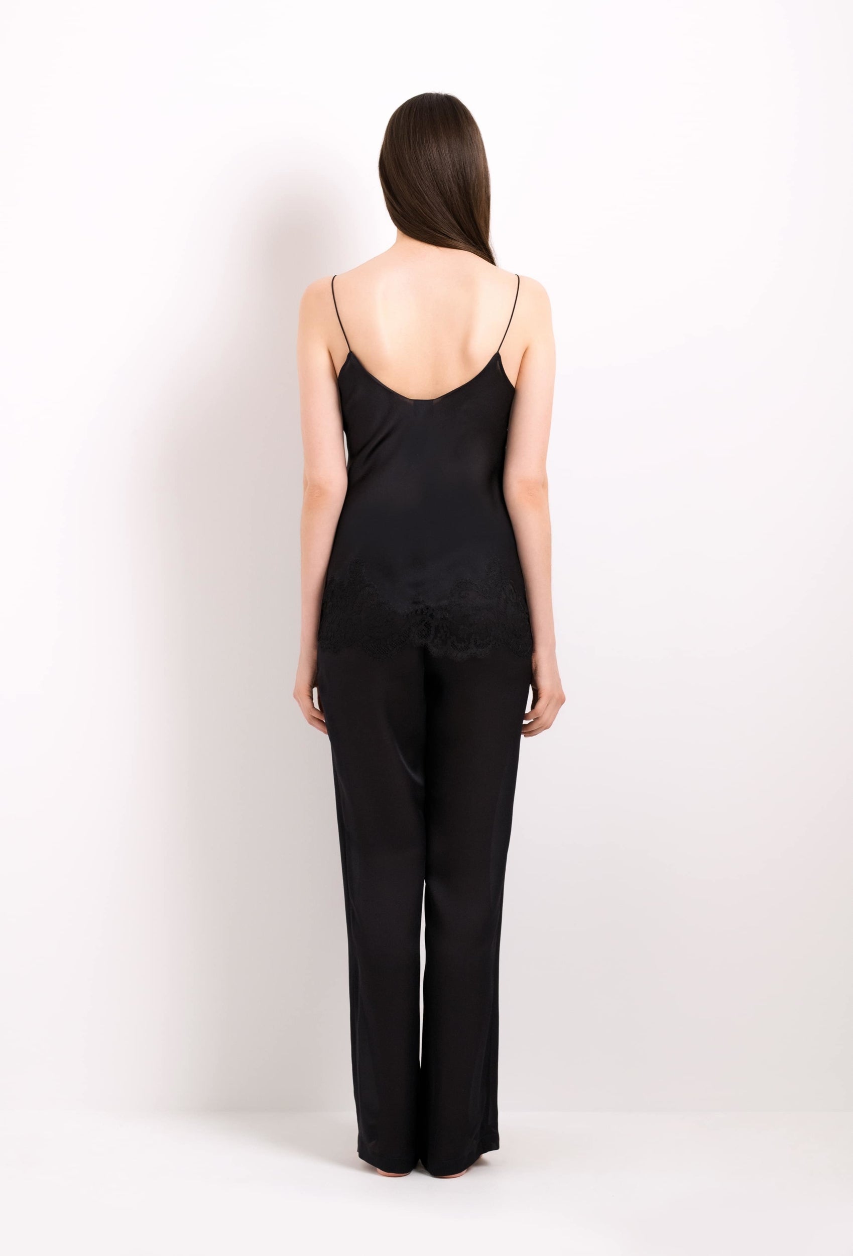 Discover the Winter 2022-23 collection from the house Carine Gilson with this Large Pants Mid rise Waist in Black Silk