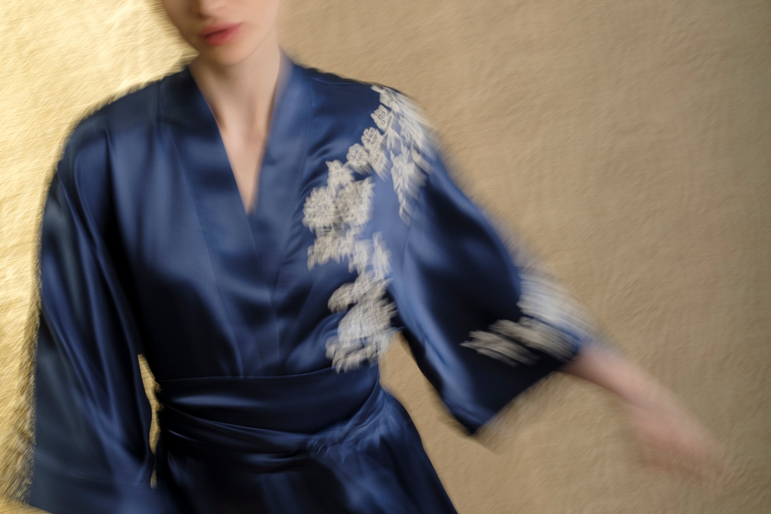 Be seduced by Carine Gilson most beautiful silk and lace collection with this Long Kimono Classic Sleeves in Azur Silk  with Natural lace