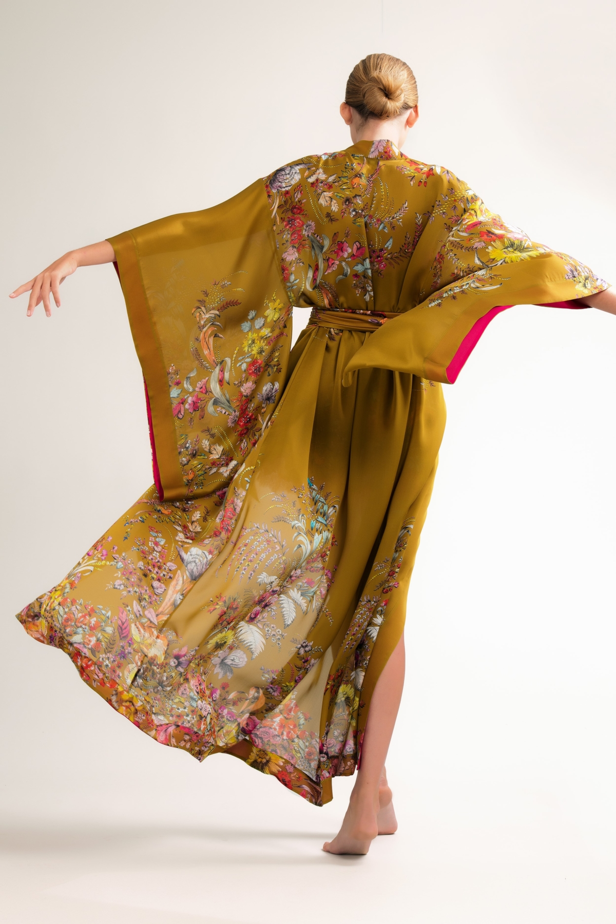 Long Kimono in satin silk and Caudry lace incrustation