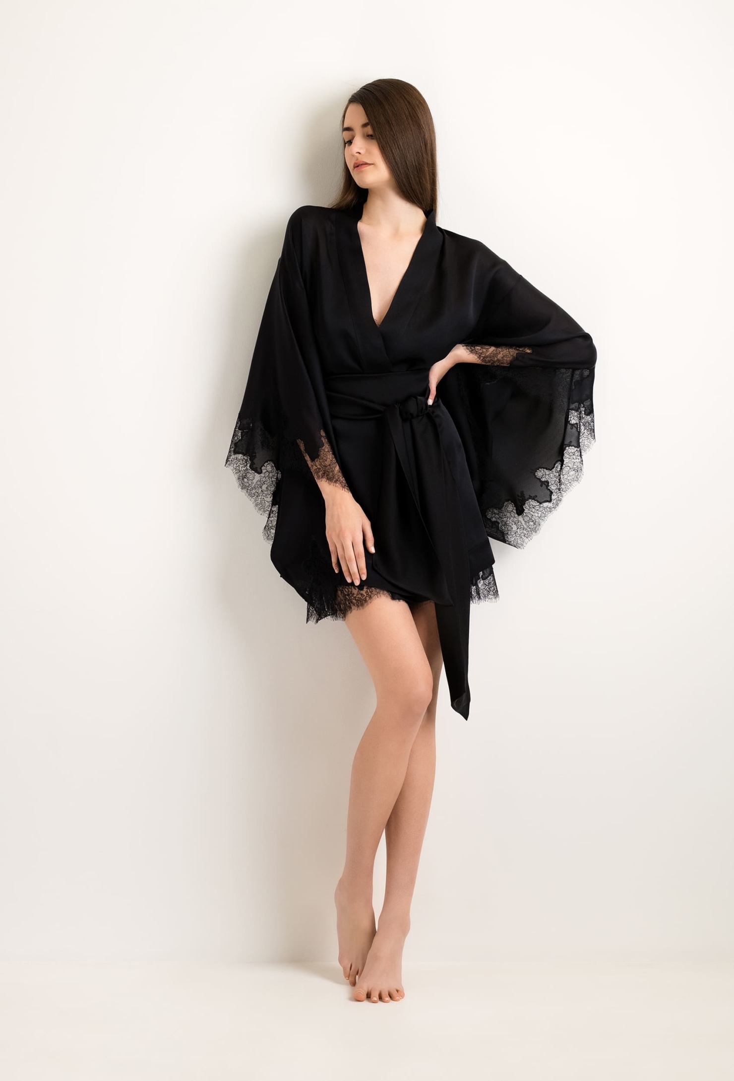 Short Silk Kimono - Black and Black Caudry Lace - Carine Gilson