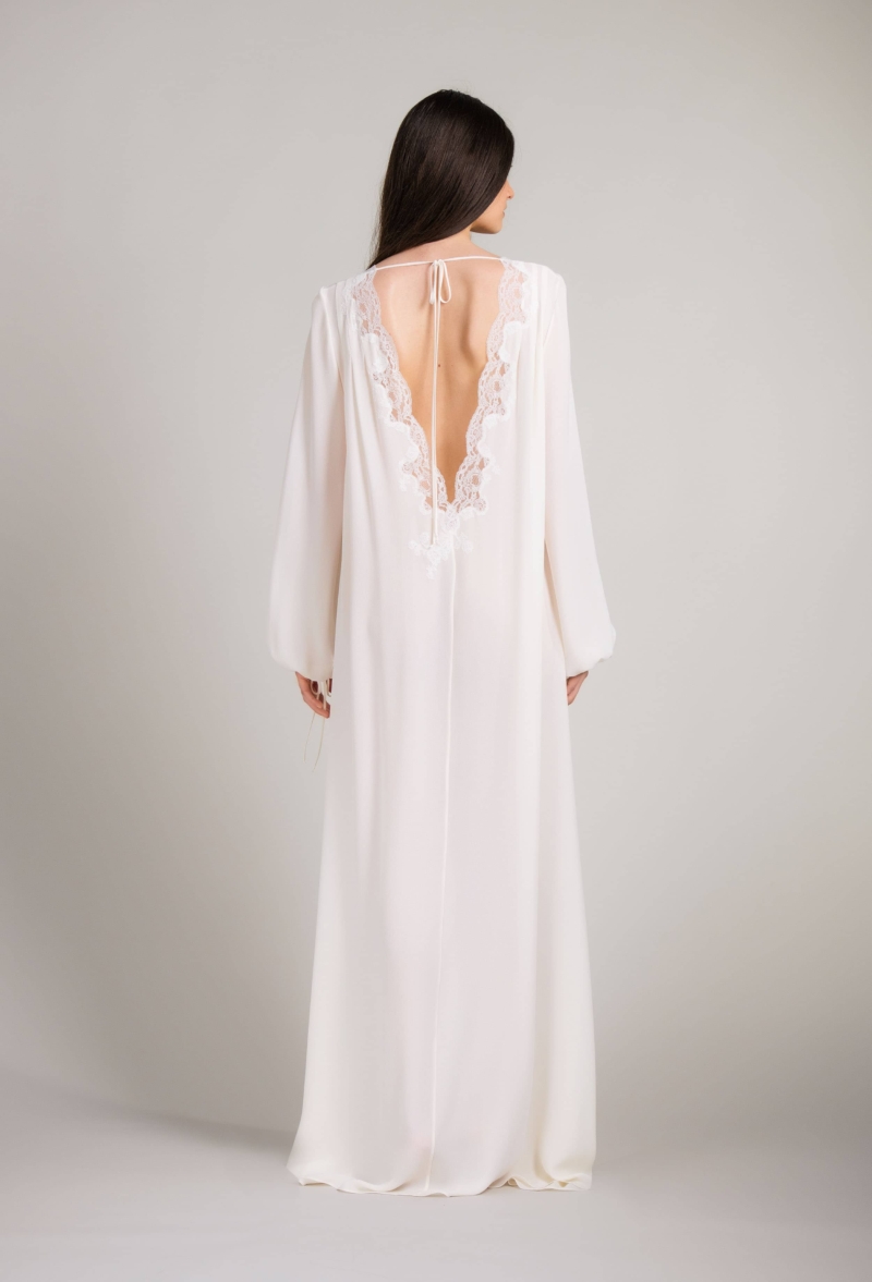 Maison Carine Gilson - Undressing the dressing gownThe Carine Gilson  déshabillé is an ethereal touch against the skin. Simply irresistible. Carine  Gilson Spring Summer 2020 #carinegilson #silkrobe #deshabille #luxurysilk  #luxurylingerie #pinkdress